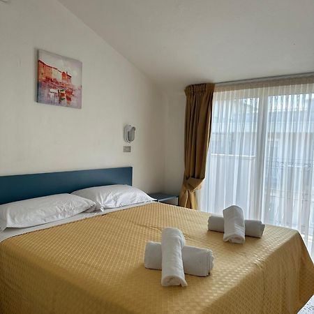 Hotel Till Rimini Esterno foto