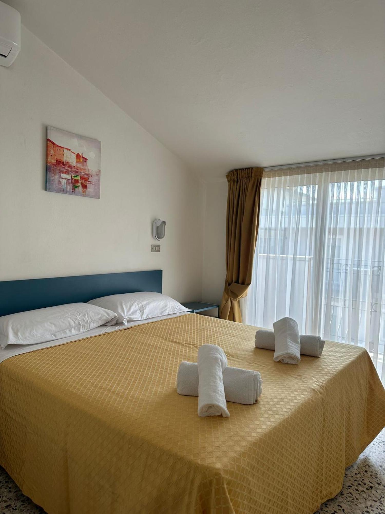 Hotel Till Rimini Esterno foto