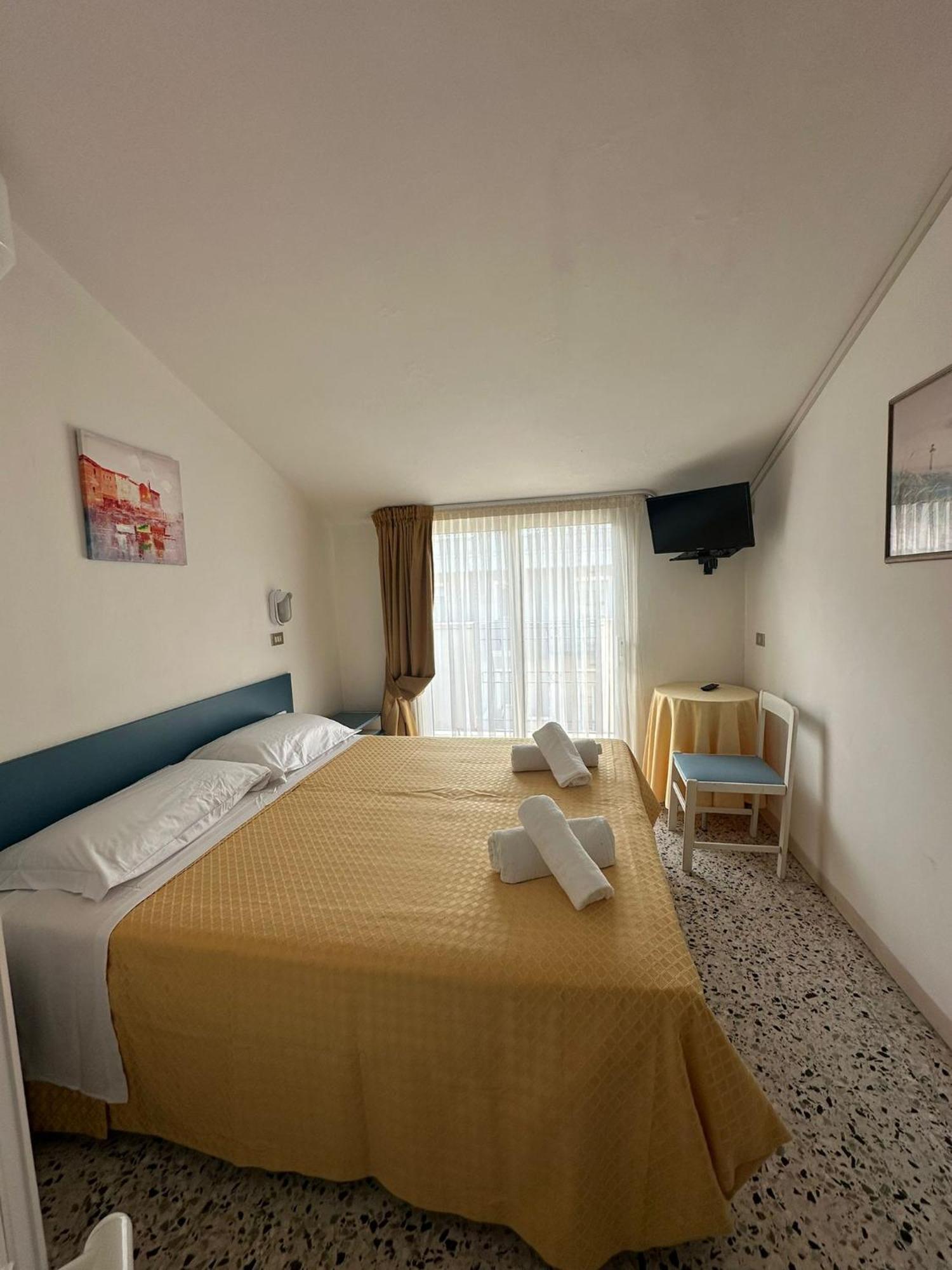 Hotel Till Rimini Esterno foto