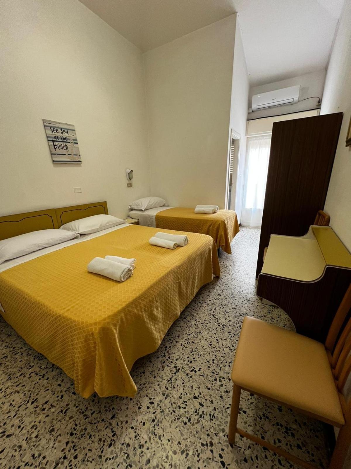 Hotel Till Rimini Esterno foto