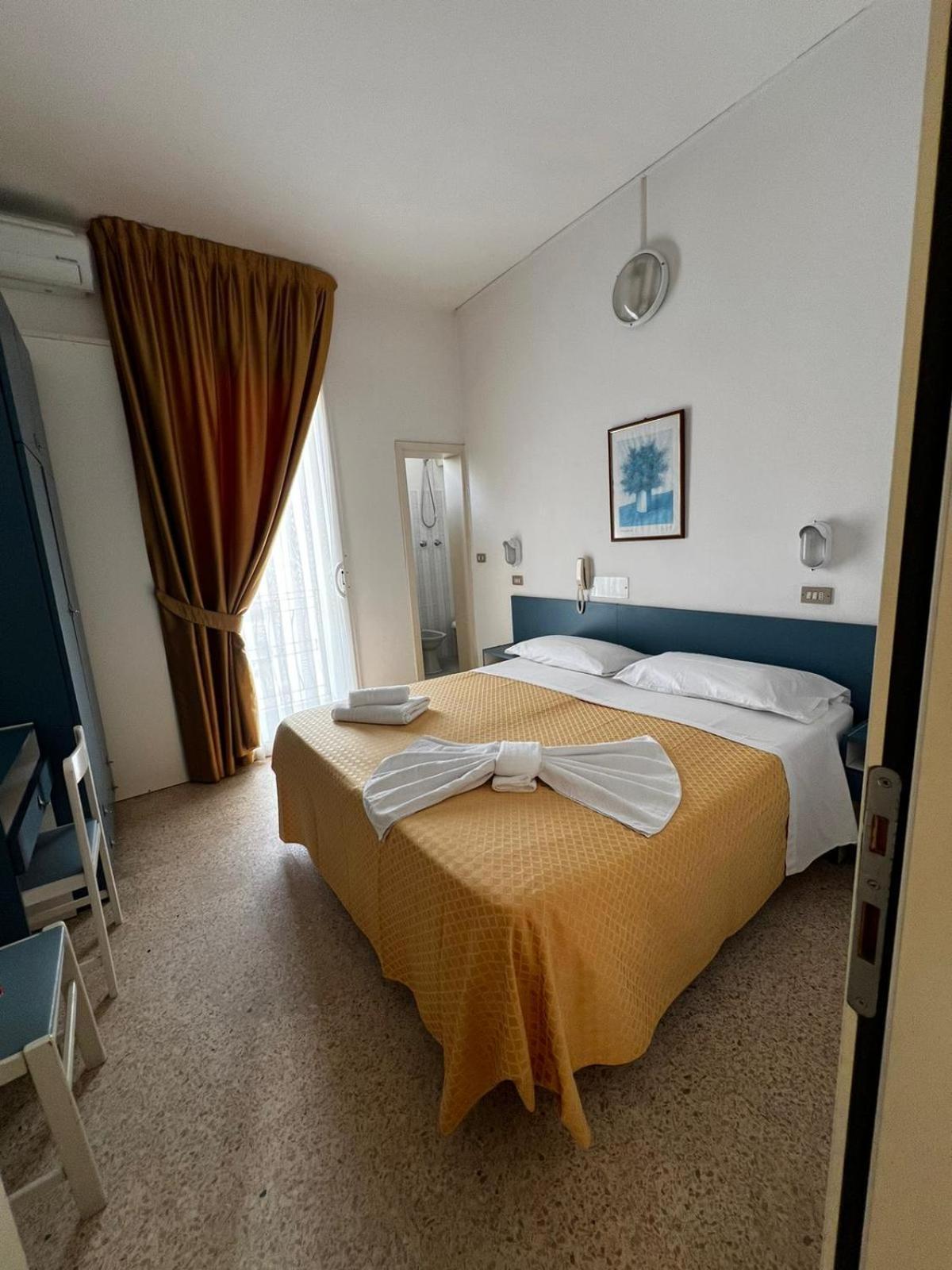 Hotel Till Rimini Esterno foto