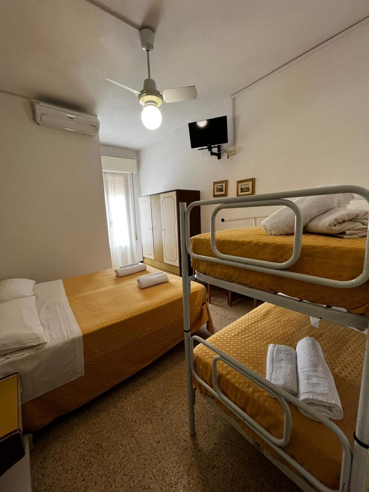 Hotel Till Rimini Esterno foto