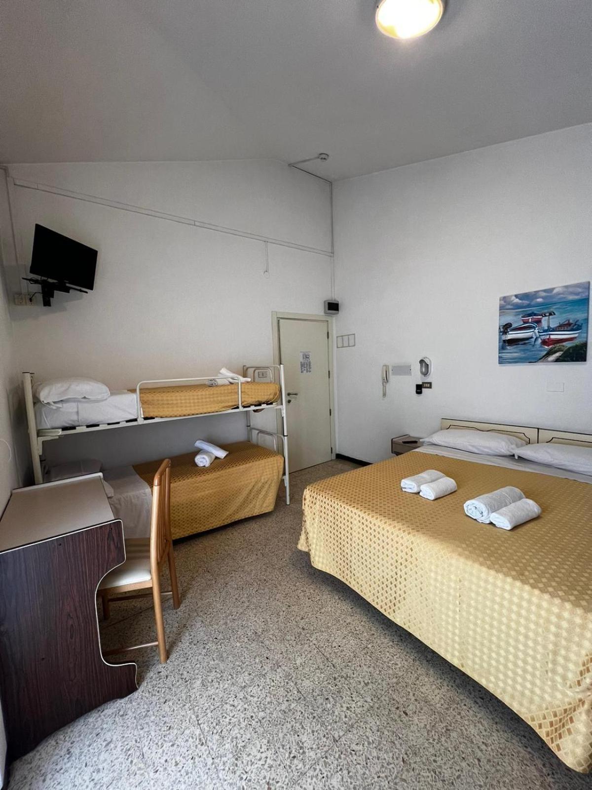 Hotel Till Rimini Esterno foto