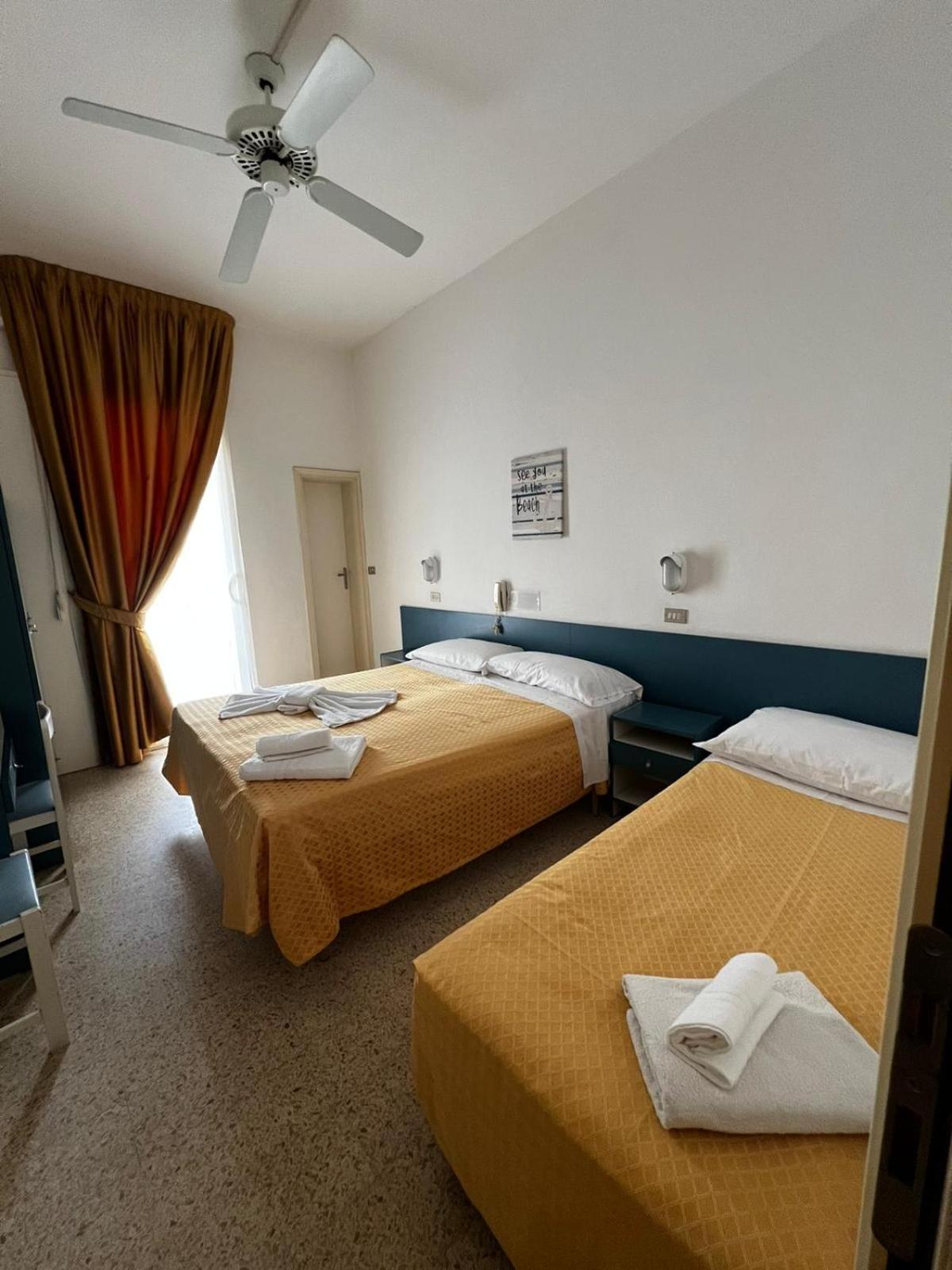 Hotel Till Rimini Esterno foto