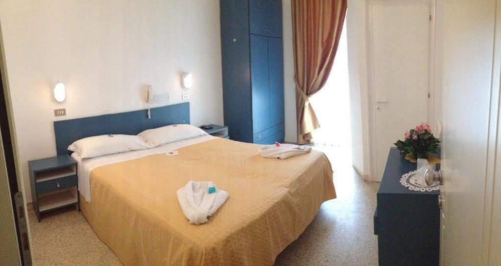 Hotel Till Rimini Esterno foto